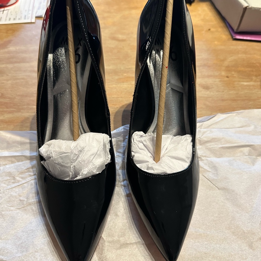 NWT Elegant Black Patent Leather Heels W/ RED BOTTOMS - Picture 6 of 6